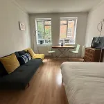 Cosy Covent Garden Central Apartment